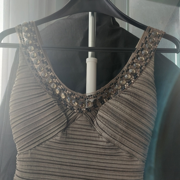 Womens dress w front sequin detail - Picture 3 of 6